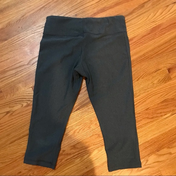 👟Under Armour Athletic Capris - Picture 4 of 7